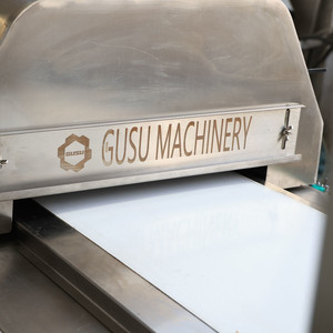 Machine à enrober et à enrober au <span class=keywords><strong>chocolat</strong></span> GUSU avec tunnel de refroidissement, facile à utiliser - Product Image 5