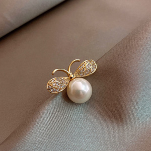 Broche de luxe française Senior Sentiment broche véritable or galvanoplastie diamant-ensemble lettre ancienne mode cuivre bijoux en gros - Product Image 3