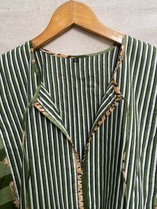 Robe longue en coton pour femmes, douce et respirante, idéale pour l'été, avec emballage personnalisé, provenant d'un fournisseur indien. - Product Image 3