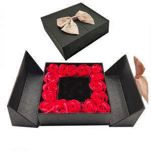 Caja colgante de anillo de doble puerta para el día de San Valentín, joyero de flores eternas en forma de manzana navideña - Product Image 6