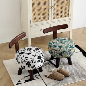 Tabouret rembourré en bois massif avec accoudoirs, pouf pour salon, pour adultes et enfants - Product Image 1