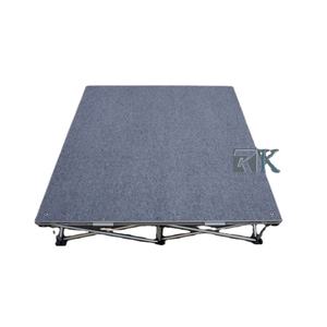 Plateforme de conférence pliable avec finition moquettée grise pour scène et présentation - Product Image 1