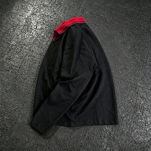Polo de Manga Larga Negro para Hombre con Cuello en Contraste Rojo, Corte Holgado Informal, Diseño Sólido de Punto - Product Image 2