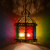 Lanterne suspendue carrée marocaine en fer forgé et verre teinté, style vintage islamique ajouré, luminaire de plafond coloré à LED