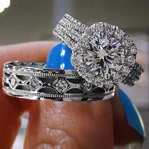 Anello di fidanzamento da donna F1456 in oro bianco con diamante taglio brillante rotondo naturale colore D e montatura a halo - Product Image 1