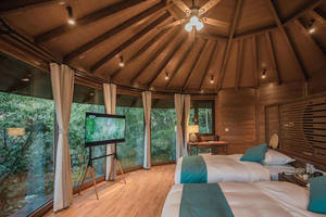 Casa de árbol de madera pesada Bosque Circular Lodge Piscina al aire libre Terraza Resort Hotel <span class=keywords><strong>Chalet</strong></span> Azulejo Techo con visera Cabaña de troncos de ensueño Camping - Product Image 5