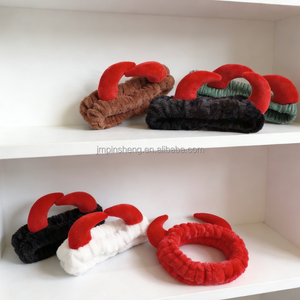 Bandeau personnalisé en polaire corail pour le lavage du visage et le soin de la peau, avec motif cornes de démon, idéal pour le spa facial, le démaquillage et comme accessoire capillaire de fête personnalisé - Product Image 3