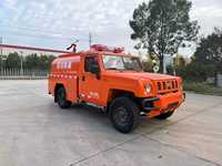Nouveau camion de pompiers diesel 4x4, petit camion de pompiers municipal, camion de pompiers forestier, réservoir d'eau de 1700 litres, pompier