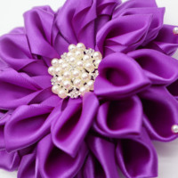 Pin korsase Violet Afrika dengan pita permata mutiara bros Satin Violet Afrika bros bunga merah dengan dukungan magnetik