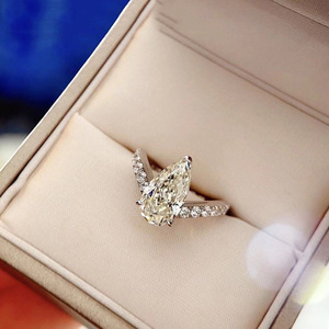 Anello dal Design a Goccia a Forma di Pera, Anello Classico da Dito per Donne - Product Image 4