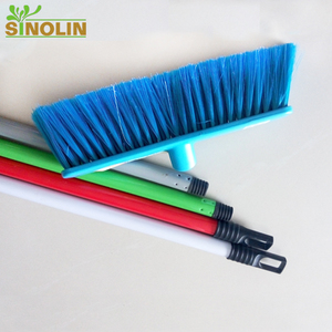 Base per <span class=keywords><strong>scopa</strong></span> in plastica morbida per interni con testa <span class=keywords><strong>di</strong></span> <span class=keywords><strong>scopa</strong></span> con un prezzo basso <span class=keywords><strong>di</strong></span> buona qualità per la pulizia del pavimento della casa realizzata dalla macchina per la produzione <span class=keywords><strong>di</strong></span> <span class=keywords><strong>scopa</strong></span> - Product Image 4