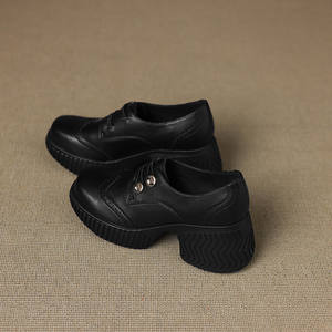 Botas de tacón grueso de una sola pieza, impermeables, antideslizantes, informales, de cuero vacuno de primera calidad, duraderas, de color liso, estilo retro, con cinturón decorativo, las más vendidas. - Product Image 1