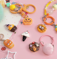 Lot de 100 Breloques d'Halloween en Résine Faite à la Main, Cabochons à Dos Plat de Forme Irrégulière pour Breloques de Chaussures et Gobelets Thème Effrayant