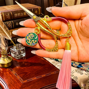 Ciseaux de broderie décoratifs miniatures en acier inoxydable de style européen vintage, pour travaux manuels, <span class=keywords><strong>couture</strong></span>, tissu et fil. - Product Image 1