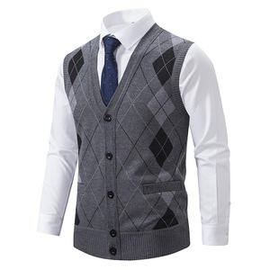 Nouvelle Arrivée Gilet <span class=keywords><strong>en</strong></span> <span class=keywords><strong>Laine</strong></span> Tricoté Doux Style Preppy Col V Personnalisé OEM Motif Argyle Confortable Sans Manches Vintage pour Hommes - Product Image 5