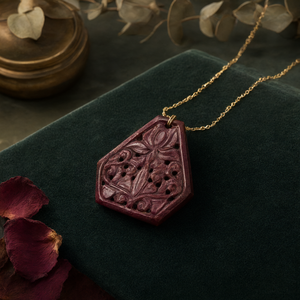 Piedra Tallada con Motivos Florales de Rubí para Colgante - Perfecta para Uso Diario, Equilibrio Emocional, Regalo de Cumpleaños, Regalo del Día de la Madre - Product Image 2