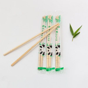 日本の人気寿司屋で使い捨て竹寿司棒を使用 - Product Image 1