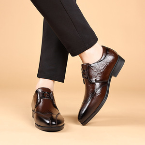 Patrón de arañazos a mano Zapatos de cuero de negocios casuales para hombre con pierna bordada Banquete puntiagudo - Product Image 2