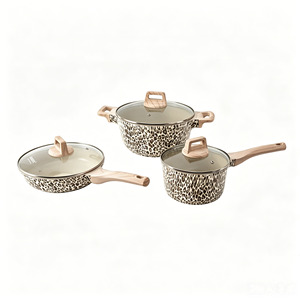 Ensemble de casseroles en aluminium moulé sous pression à imprimé léopard OEM, revêtement céramique antiadhésif, couvercle en verre, poignée en bois, logo personnalisé, ensemble de 6 casseroles - Product Image 1