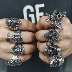 Biker-Ringe für Herren aus Edelstahl – Totenkopf-Design - Product Image 4