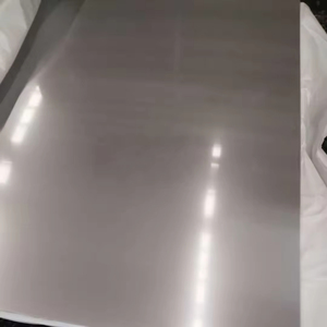 Plaque en acier au carbone ASTM A240 fabriquée en Chine pour applications de chaudières, surface galvanisée, tolérance de 1 %, découpe/soudage/pliage - Product Image 1
