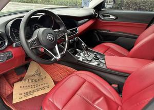<span class=keywords><strong>Alfa</strong></span> <span class=keywords><strong>Romeo</strong></span> Giulia 2017 2.0T 200CV Edizione Deluxe - Product Image 6