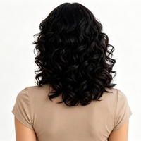 Perruque synthétique ondulée moyenne en fibre haute température avec frange bouclée, sans raie visible, pour femmes noires, 1 pièce, réglable et résistante à la chaleur
