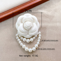 Fleur de camélia en tissu fait main vintage avec broche en perle insigne unisexe vêtements de fête de mariage accessoires de bijoux pour femmes