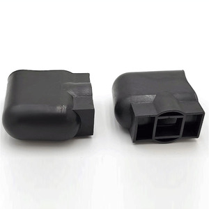 Couvre-pieds de bureau en plastique noir Shih Hung Plastics, coussinets triangulaires pour pieds de chaise de bureau, coussinets réglables en hauteur pour meubles - Product Image 2