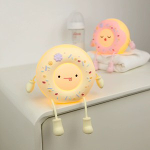Décoration d'intérieur moderne et unique, lampe de nuit en silicone avec charge USB, forme de beignet, cadeau créatif, lampe de chevet pour le sommeil des bébés - Product Image 3