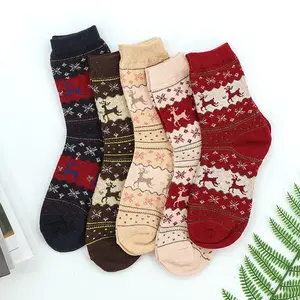 2023 Nouveau design Chaussettes d'hiver confortables de Noël en tricot épais pour femmes
