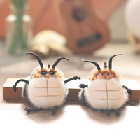 Porte-clés insecte en peluche moelleuse à poils longs, design blattes amusantes et mignonnes avec six abdominaux, vente en gros d'usine