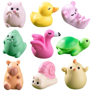 Figurines miniatures d'animaux en résine mignonnes, décorations de paysage, petits canards, capybaras, flamants roses, tortues, ornements, accessoires DIY - Product Image 1