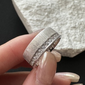 Bague en argent pur S925 brossé italien avec incrustation de diamants sur une large surface, style antique français simple et luxueux, bagues de mode en gros - Product Image 2