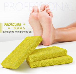 Éponge rectangulaire jaune en pierre ponce pour le soin des pieds et l'élimination des callosités - Product Image 3