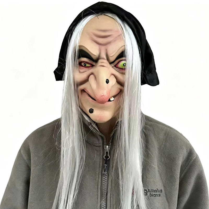 Sorcière aux cheveux blancs