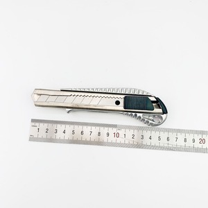 Cuchillo Multiusos de Aluminio con Cuchilla Desprendible de 9mm y 18mm, Varios Modelos - Product Image 4