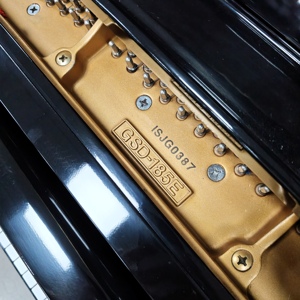 Piano de cola Samick GSD185E usado de primera calidad, con tacto suave de teclas, tono equilibrado de rango completo para estudio musical - Product Image 3