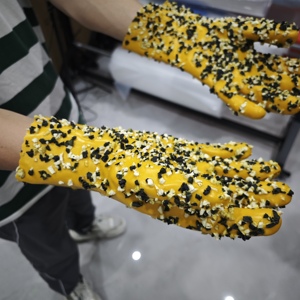 Antislip Rubberen Handschoenen Voor Onderhoud En Reparatie Van Pijpen - Product Image 3