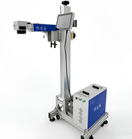 Machine de marquage laser CO2 Flying Style : Impression efficace en un seul passage des dates de production et des codes de lots sur les bouteilles de boissons en grande quantité