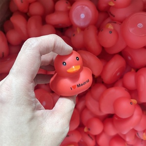 Regali promozionali per bambini giocattoli da bagno estivi con Logo personalizzato con stampa Multi colori diversi piccoli giocattoli Mini gomma anatra alla rinfusa - Product Image 3