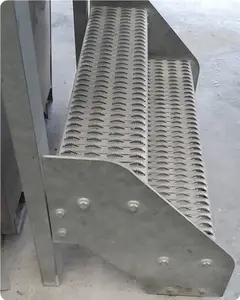 Anti-Slip Corrosive Resistance Stair Metal Running Board Steel Perforated Mesh