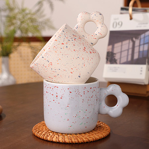 Taza de Cerámica con Diseño Moteado, Asa en Forma de Pétalo, Acabado Mate, para Desayuno, Café, Té, Estilo Minimalista, Idea de Regalo - Product Image 1