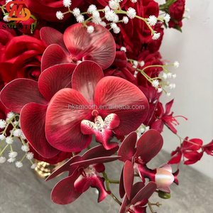 Centro de Mesa Floral Clásico SMOOTH en Rojo Borgoña con Rosas y Orquídeas, Decoración Floral Personalizada para Bodas - Product Image 4