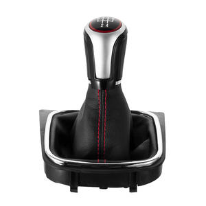 Couvercle de pommeau de levier de vitesse Volkswagen en cuir noir avec surpiqûres rouges, design ergonomique pour voiture à transmission manuelle - Product Image 2