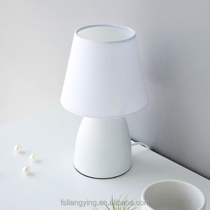 Lampe <span class=keywords><strong>de</strong></span> bureau électrique nordique chic ovale en métal <span class=keywords><strong>Table</strong></span> d'extrémité simple Décoration d'hôtel à la maison Base d'ampoule E14 Lampe <span class=keywords><strong>de</strong></span> <span class=keywords><strong>table</strong></span> <span class=keywords><strong>de</strong></span> <span class=keywords><strong>chevet</strong></span> à courant alternatif - Product Image 1