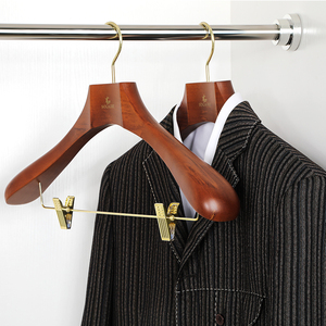 <span class=keywords><strong>Cintre</strong></span> en bois premium LINDON, robuste, à épaules larges, pour costumes, manteaux et pantalons - Product Image 6