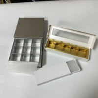 Boîte cadeau personnalisée en carton rigide blanc pour chocolats, bonbons, sushis, chewing-gums, truffes, avec fenêtre, plateau doré, pelliculage mat et gaufrage