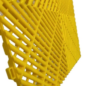 Nouveau revêtement de sol de garage en plastique de 18 mm, qualité supérieure, installation par clic en vinyle pour usage intérieur, diverses couleurs en matériau PP - Product Image 3