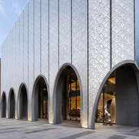 Panneau mural extérieur en aluminium perforé décoratif, système de façade à motif personnalisé pour centre commercial